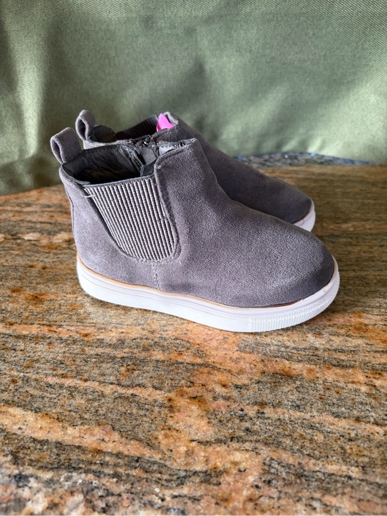 Firts Step Other - First steps Kids Chelsea Sneaker Boot - Gray
Size 8